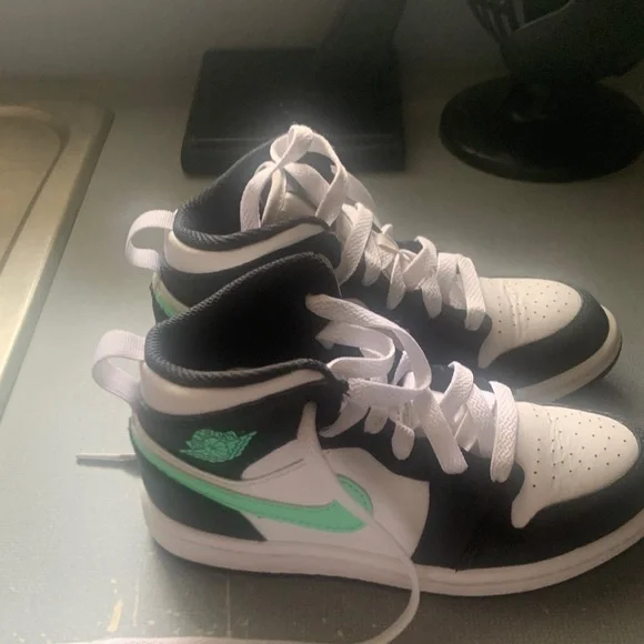 Jordan Kids' Sneakers in Black, White, and Mint in good condition $40 size12c - Picture 3 of 9